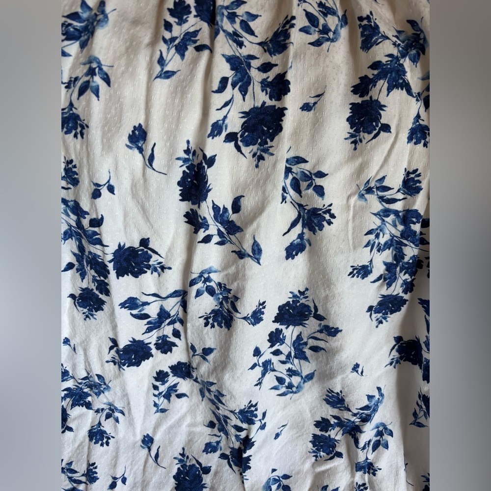 Old Navy Blue and White Floral Blouse Women’s Plus 2X/3X